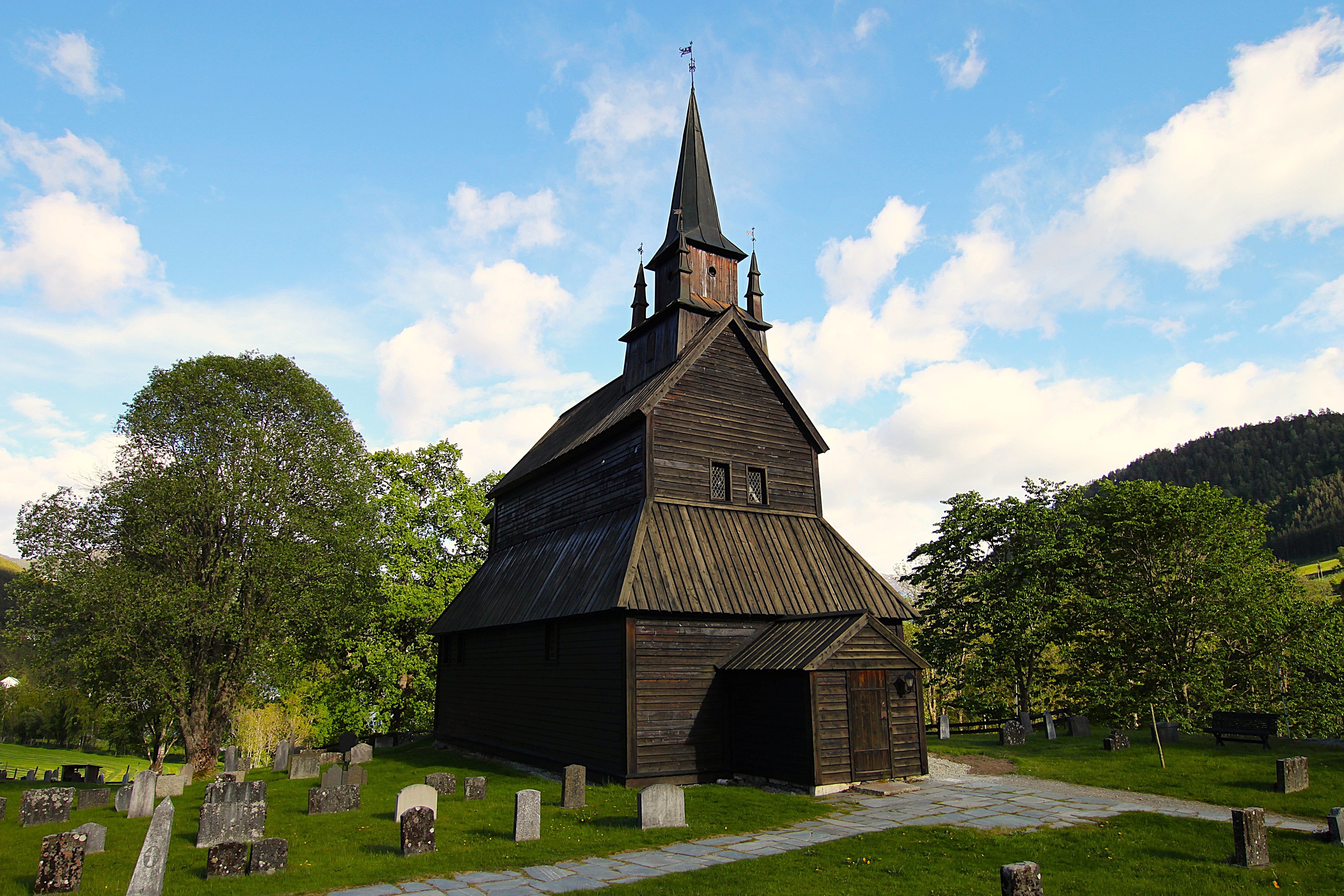 Foto av Kaupanger stavkyrkje